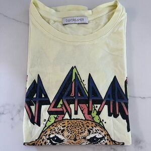 Daydreamer Graphic Tshirt Def Leppard Light Green M